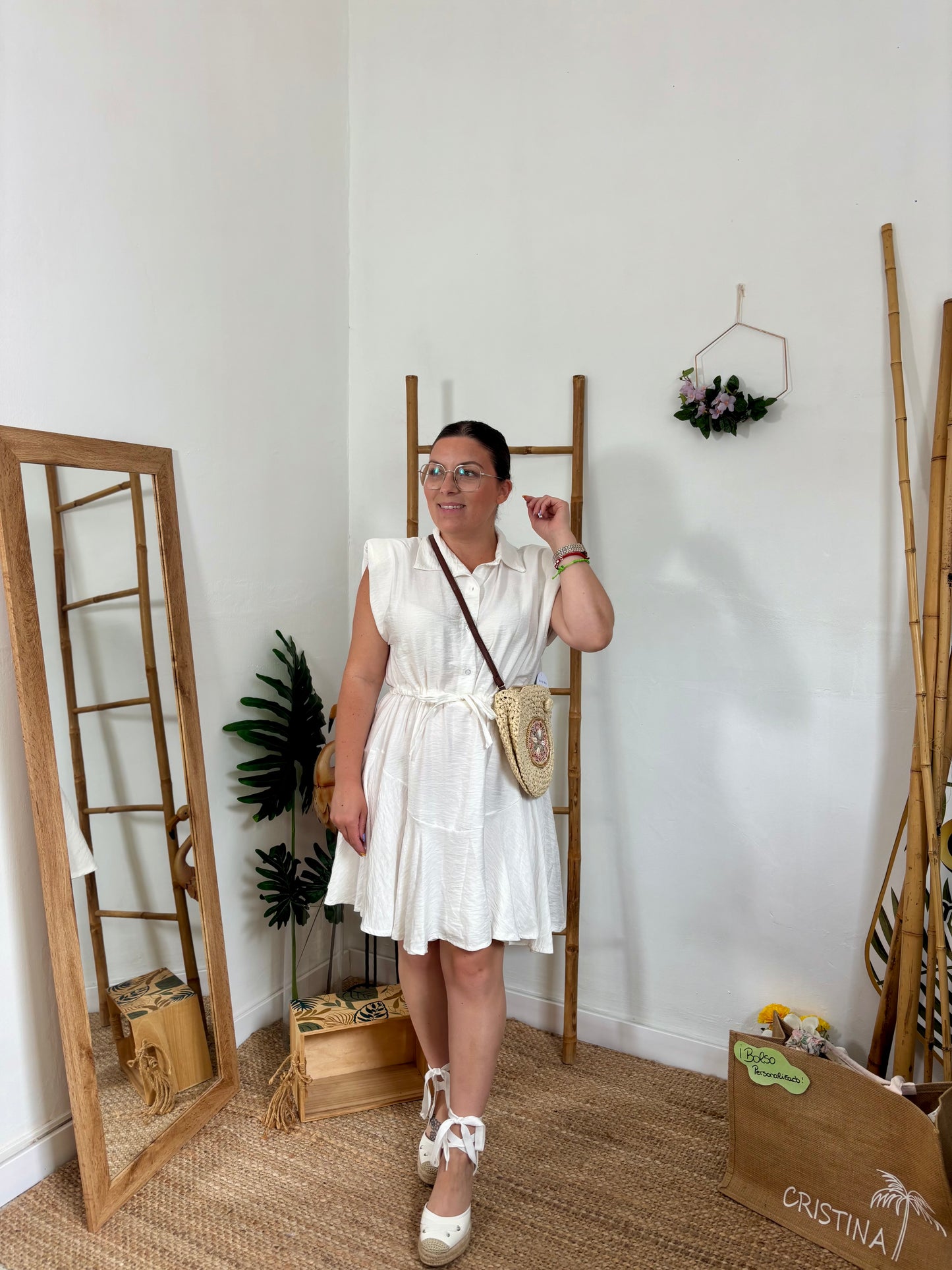 Vestido hombreras básico